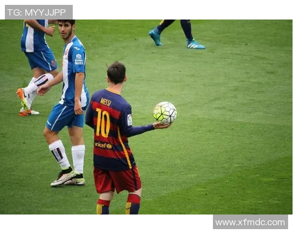 和心仪的足球巨星一起度过浪漫约会时光，畅聊足球与生活的那些事